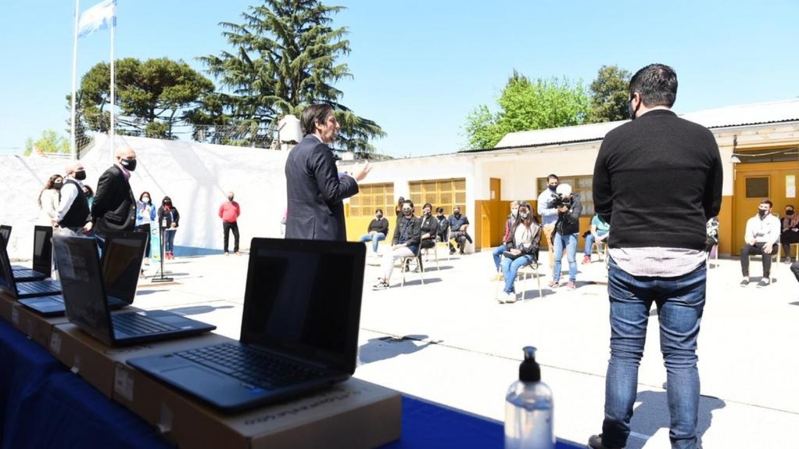 El Ministerio de Educación entregó netbooks a estudiantes de Malvinas Argentinas